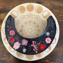 Load image into Gallery viewer, Lovers Moon Crescent Shaped Candle