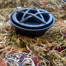 Charger l'image dans la galerie, Brûle-encens pentacle en fonte