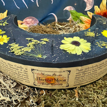 Load image into Gallery viewer, Harvest Moon Crescent Shaped Candle
