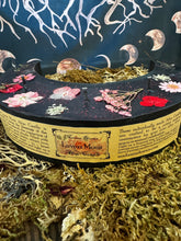 Load image into Gallery viewer, Lovers Moon Crescent Shaped Candle