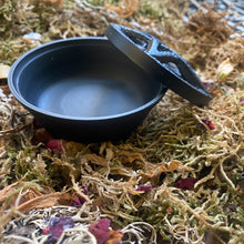 Charger l'image dans la galerie, Brûle-encens pentacle en fonte