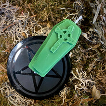 Charger l'image dans la galerie, Bougie en forme de cercueil