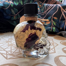 Load image into Gallery viewer, Skull Shaped Oil Bottles