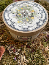 Load image into Gallery viewer, Spring Sampler Magic Bath Bomb Gift Box