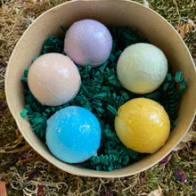 Load image into Gallery viewer, Spring Sampler Magic Bath Bomb Gift Box