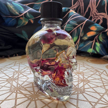Load image into Gallery viewer, Skull Shaped Oil Bottles