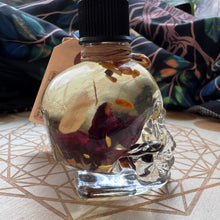 Load image into Gallery viewer, Skull Shaped Oil Bottles