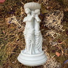 Charger l'image dans la galerie, Bougie en forme de triple déesse