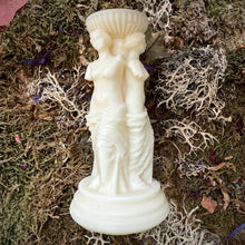 Charger l'image dans la galerie, Bougie en forme de triple déesse