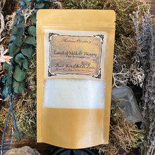Charger l'image dans la galerie, Sel de bain au lait rituel Land of Milk & Honey Abondance