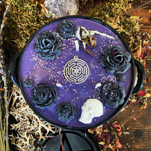 Charger l'image dans la galerie, Bougie de chaudron de bière d'Hécate