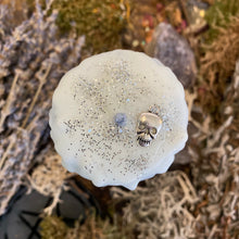 Charger l'image dans la galerie, Ombres et clair de lune Halloween Samhain Spell Bougie