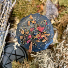 Charger l'image dans la galerie, Bougie de sort rituel Babalon Scarlet Woman