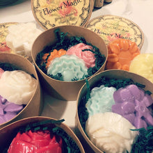 Charger l'image dans la galerie, Échantillonneur de savon magique aux fleurs