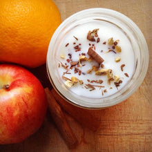 Charger l'image dans la galerie, Bougie de bénédiction maison épicée au cidre chaud
