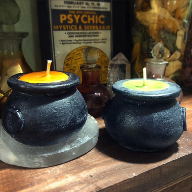 Bougie en forme de chaudron de sorcière magique
