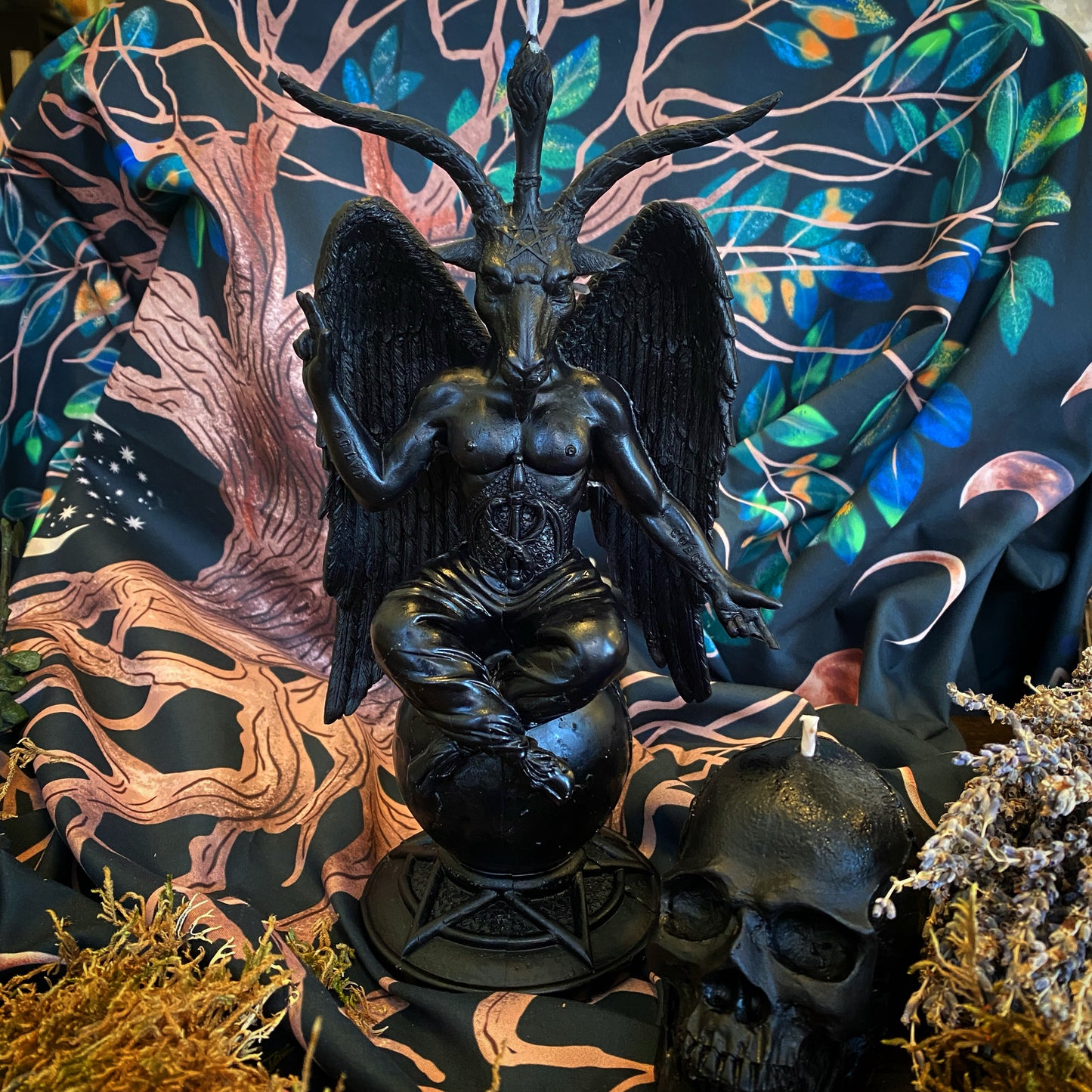 Bougie d’autel en forme de Baphomet