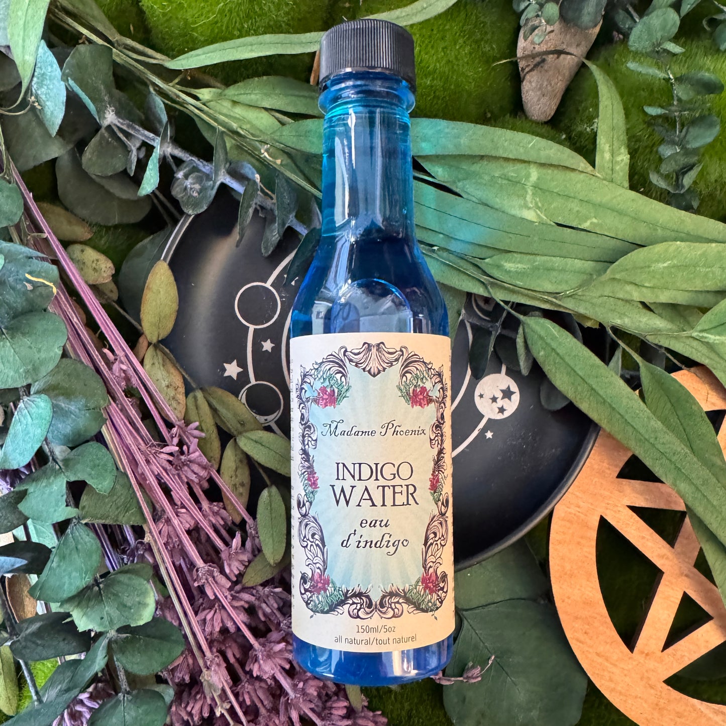 Eau indigo pour le nettoyage et la purification spirituelle