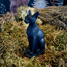 Charger l&#39;image dans la galerie, Bougie de suppression de sorts Good Luck Jinx Black Cat (parfumée à l&#39;huile de chat noir)
