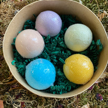 Load image into Gallery viewer, Spring Sampler Magic Bath Bomb Gift Box
