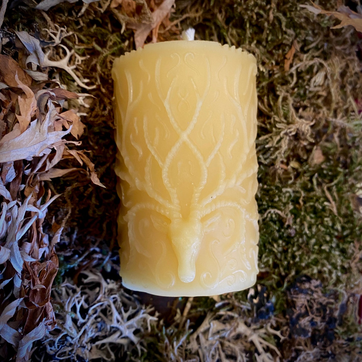 Bougie pilier cerf en cire d'abeille