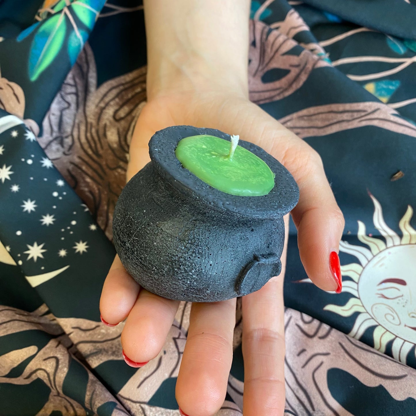 Bougie en forme de chaudron de sorcière magique
