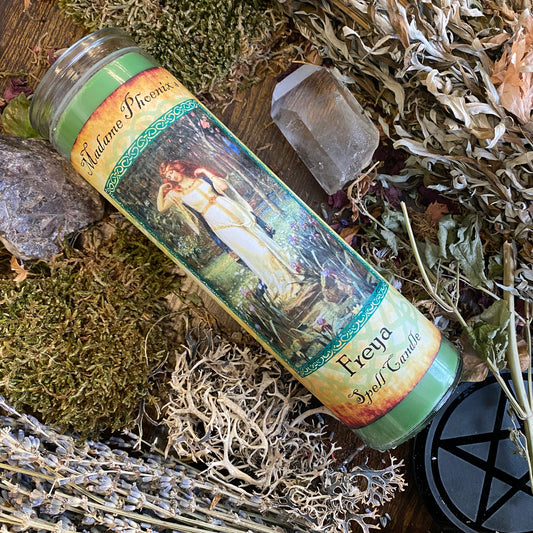 Sanctuaire de la déesse Freya et bougie magique d’amour rituel