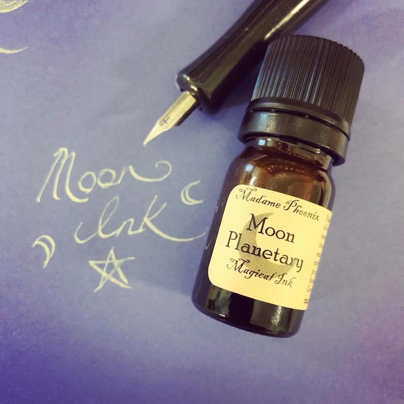 Encre de sort magique – sang de dragon, lune, sang de chauve-souris et plus encore !